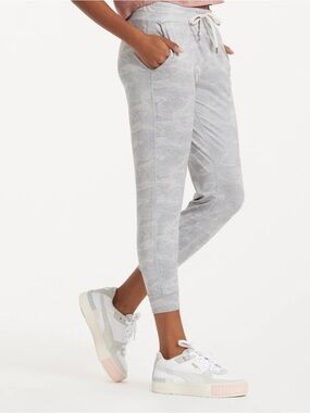 AUTHENTIC Vuori PERFORMANCE JOGGERS Light Gray Camo-Print SIZE MEDIUM